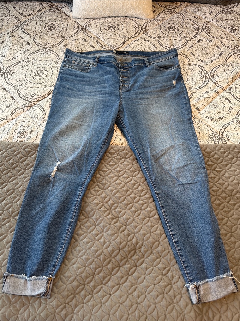 KUT 18 Classic Blue Distressed Women’s Jeans Cuffed Style 26.5 inseam